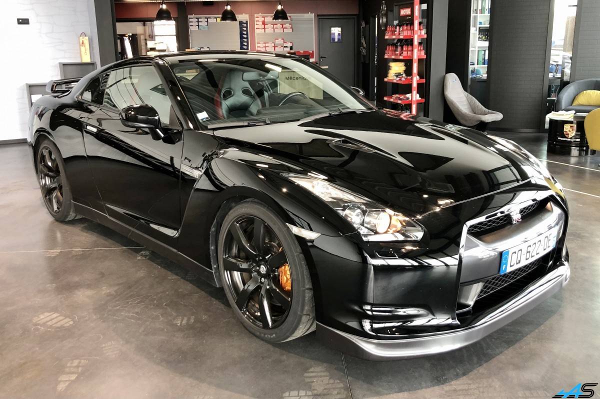 Nissan GT-R