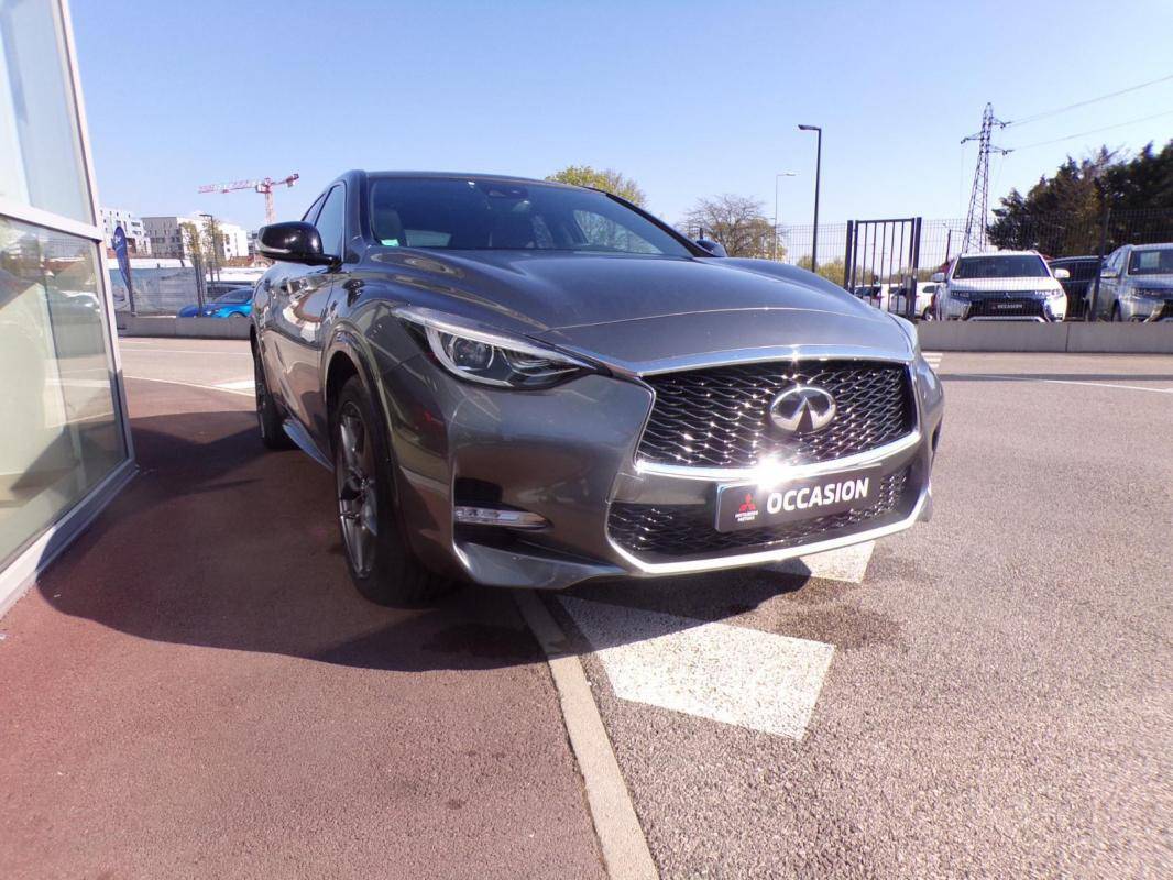 Infiniti Q30