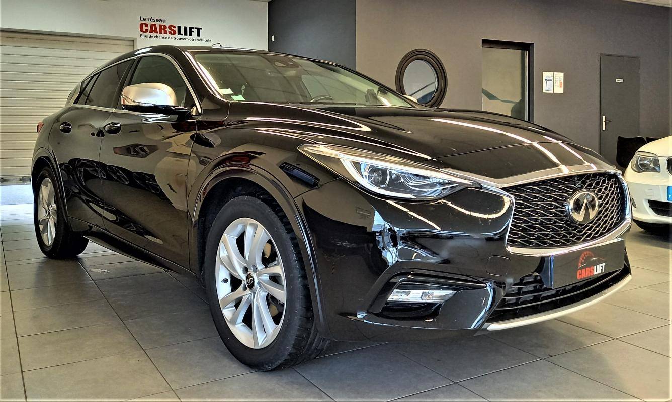 Infiniti Q30