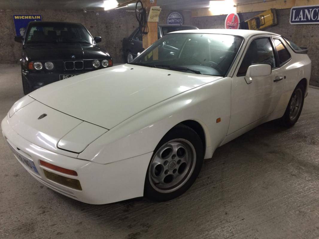 Porsche 944