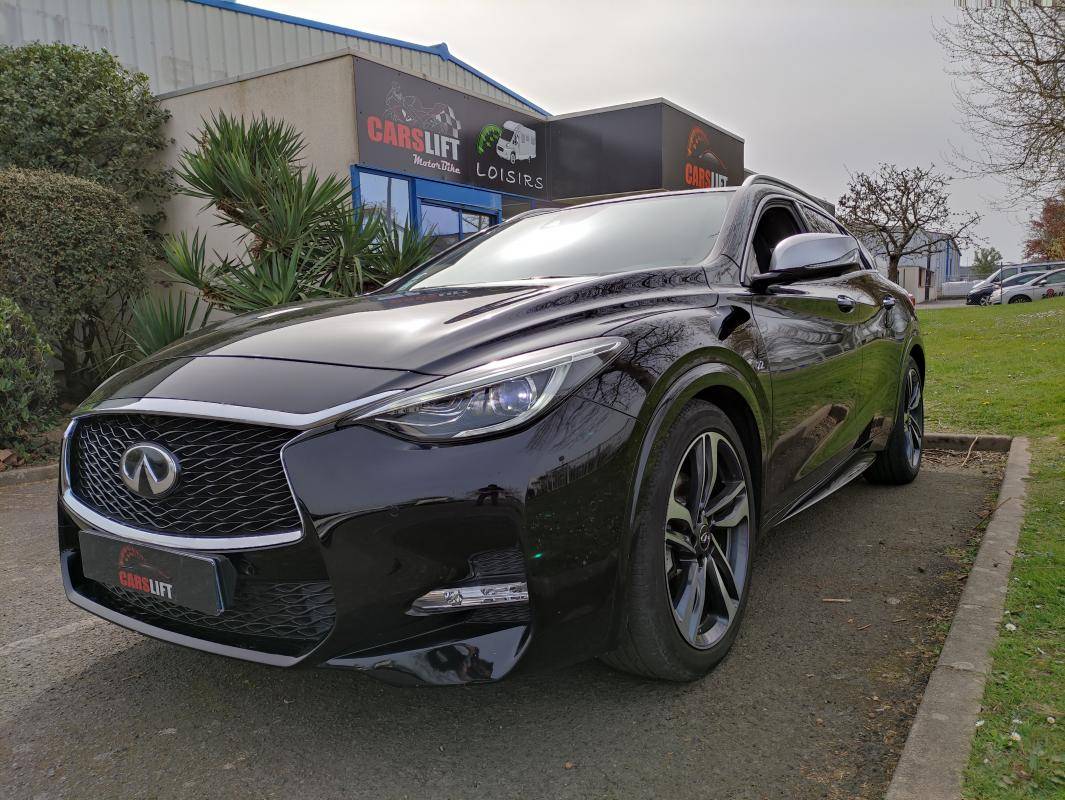 Infiniti Q30