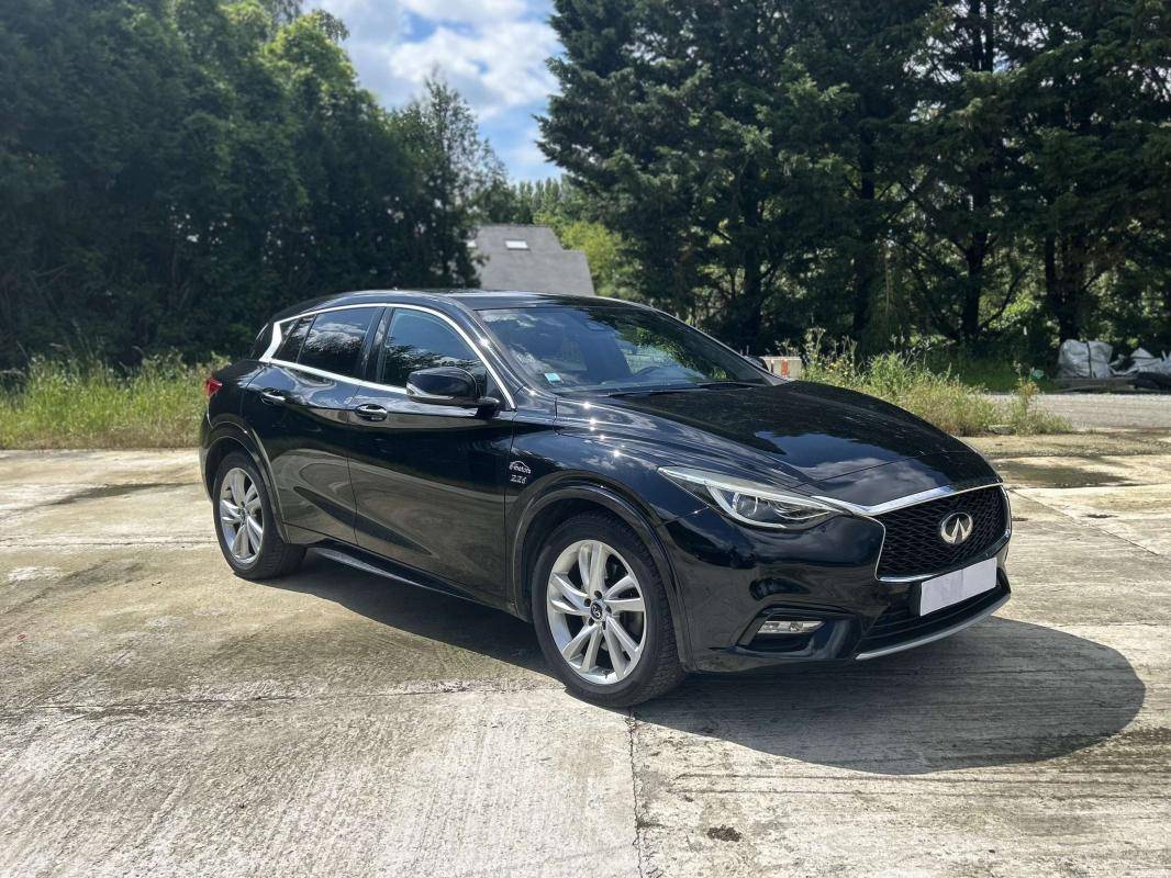 Infiniti Q30