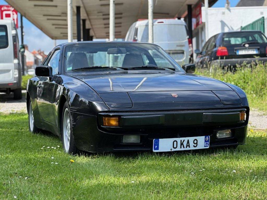 Porsche 944