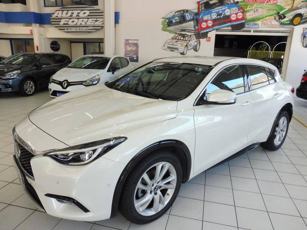 Infiniti Q30