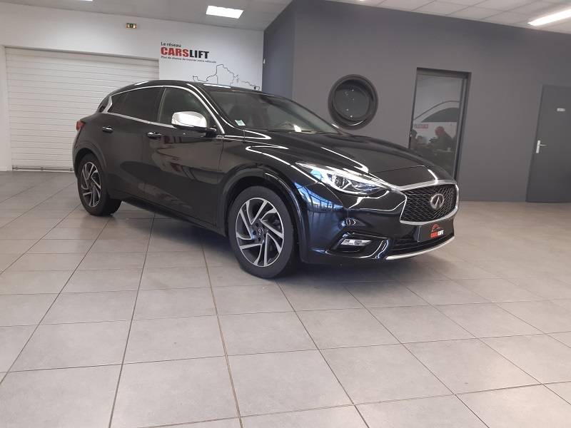 Infiniti Q30