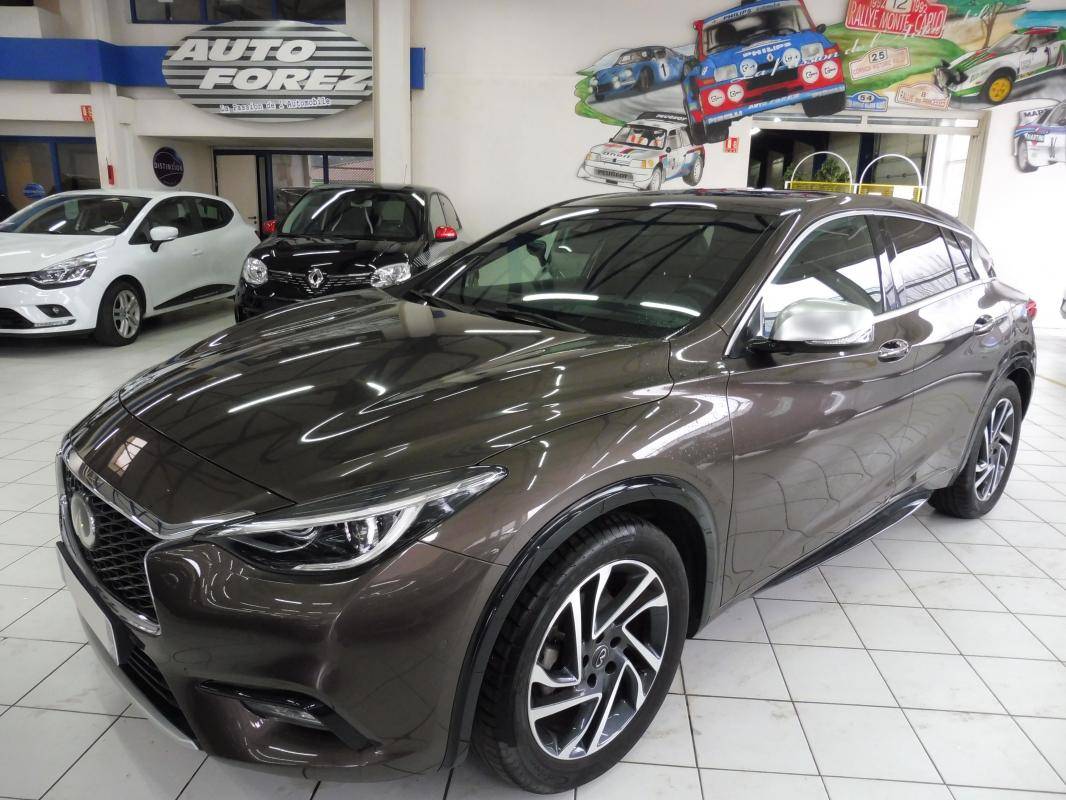 Infiniti Q30