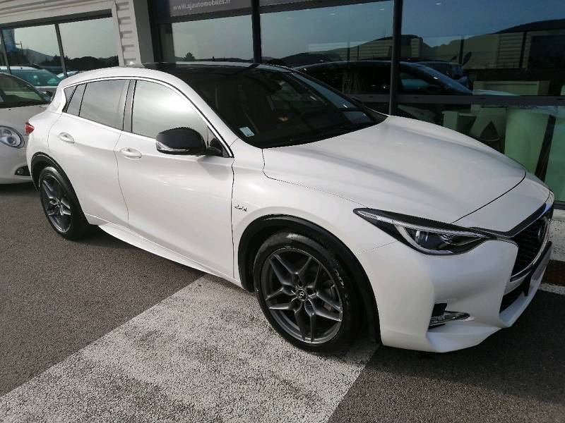 Infiniti Q30